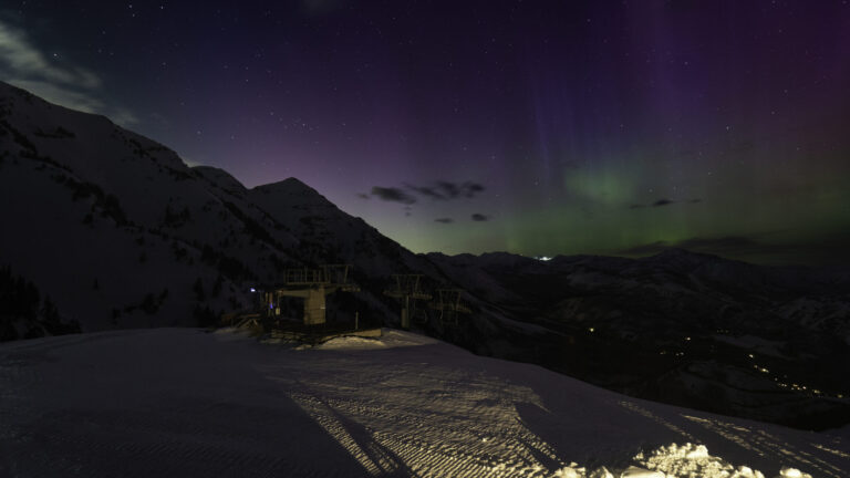 Sundance Beaerclaw northern lights (2) (2)